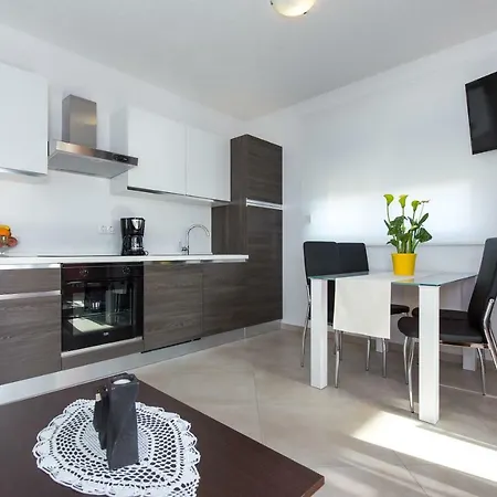 App La E Bella - Marone Apartment *